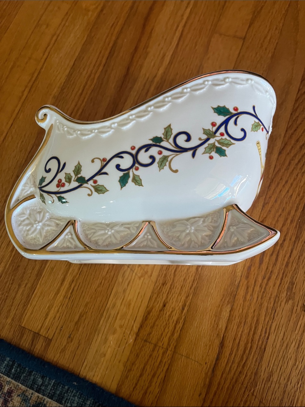 Mikasa White Ceramic Sleigh with Gold Trim